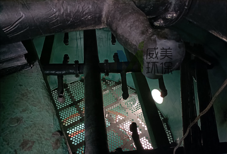 湖北磷化工脫硫塔噴淋層現(xiàn)場(chǎng)施工圖三