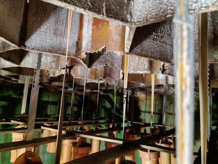 三氯異氰尿酸車間濕電除塵器維修考察現場